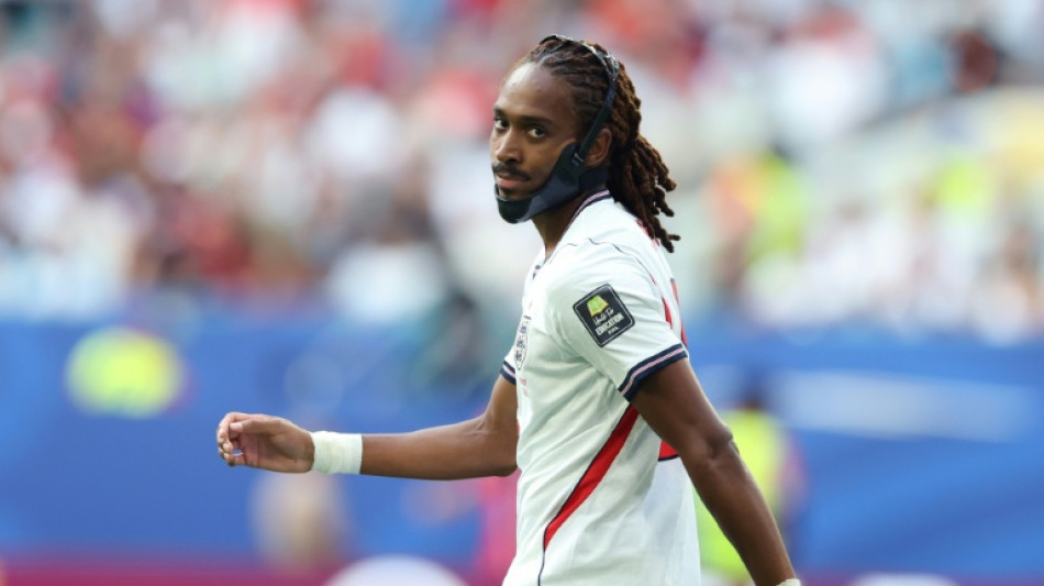  Lateral ingl&ecirc;s Djed Spence deixa o Tottenham e assina com a Inter de Mil&atilde;o 