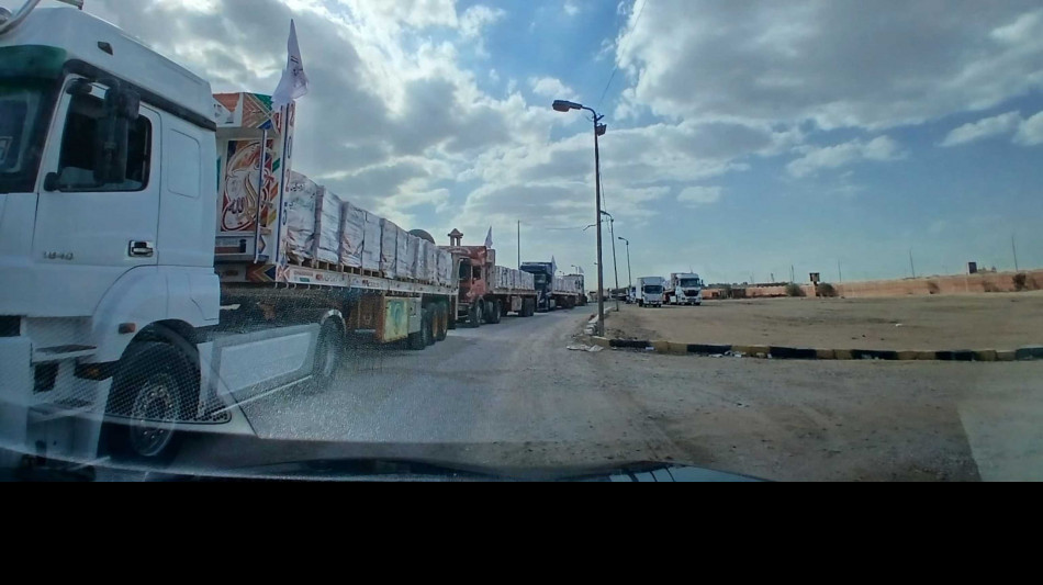  A Gaza manca anche il pane, Egitto invia decine di tonnellate di farina 
