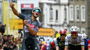 Tour de France: Van der Poel renoue avec la victoire et le maillot jaune