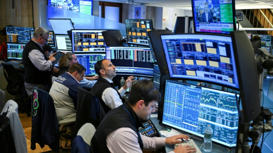  Wall Street ouvre en hausse, dop&eacute;e par la d&eacute;tente du p&eacute;trole 