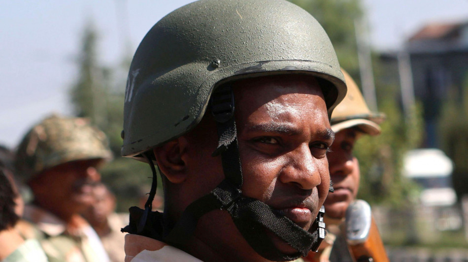 Forti esplosioni all'aeroporto indiano di Jammu in Kashmir