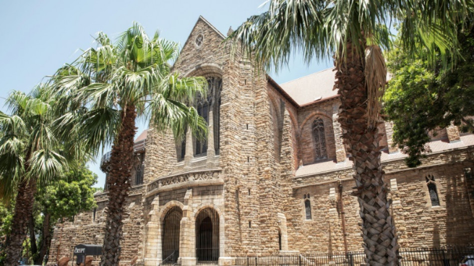 Incendio en la catedral donde est&aacute;n las cenizas de Desmond Tutu
