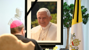 Nach Tod von Benedikt XVI. offizielles Kondolenzbuch in Berlin ausgelegt
