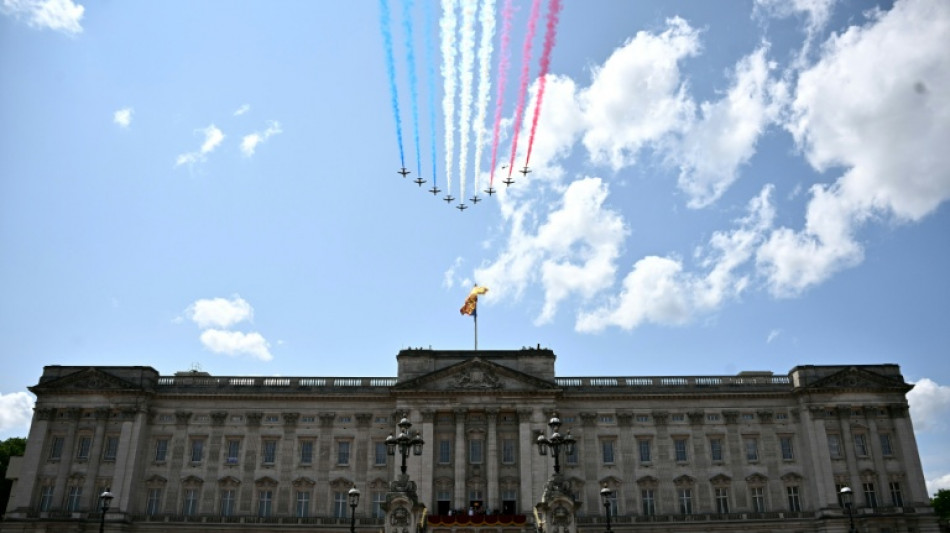 En d&eacute;m&eacute;nageant, le prince William s&egrave;me le doute sur l'avenir du palais de Buckingham