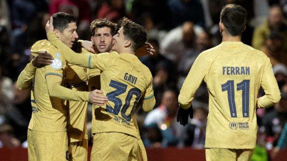El Barça golea para meterse en cuartos de Copa, el Real Madrid supera un susto