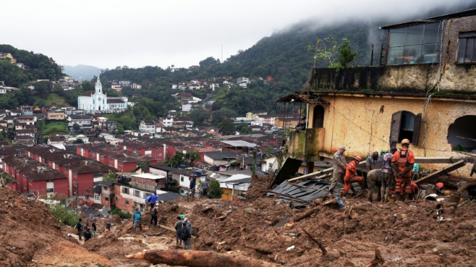 Los habitantes de Petr&oacute;polis, entre la desesperanza y la solidaridad