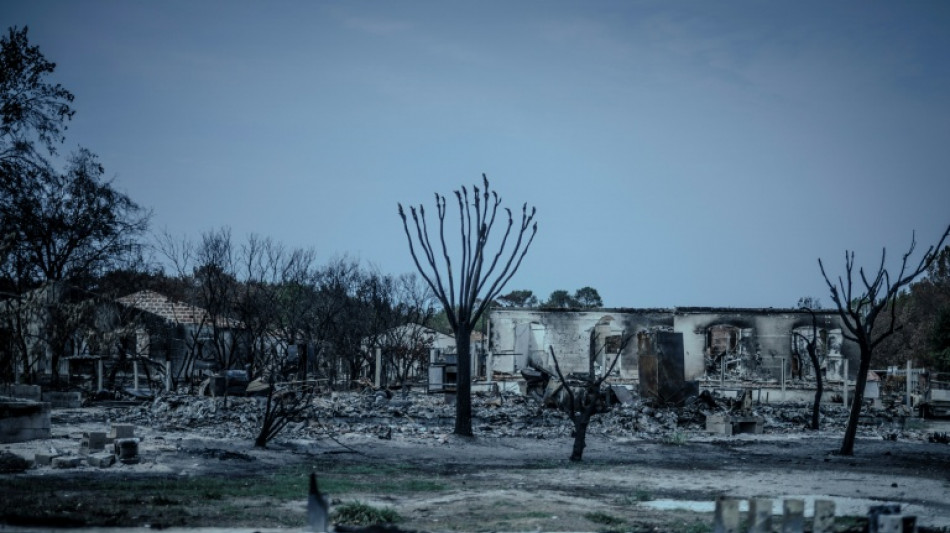  Moradores de &aacute;rea devastada por inc&ecirc;ndio na Fran&ccedil;a vaiam primeiro-ministro 