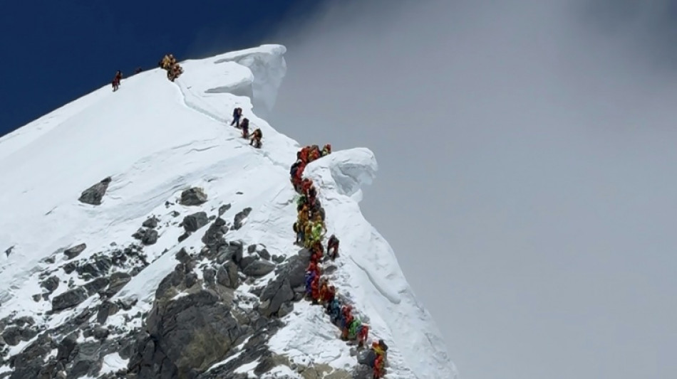  Une exp&eacute;dition va r&eacute;cup&eacute;rer le corps de "Green Boots", fameux mort de l'Everest enfin identifi&eacute; 