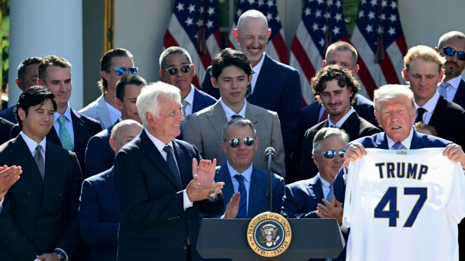  Trotz w&uuml;tender Fans: Dodgers besuchen Trump im Wei&szlig;en Haus 