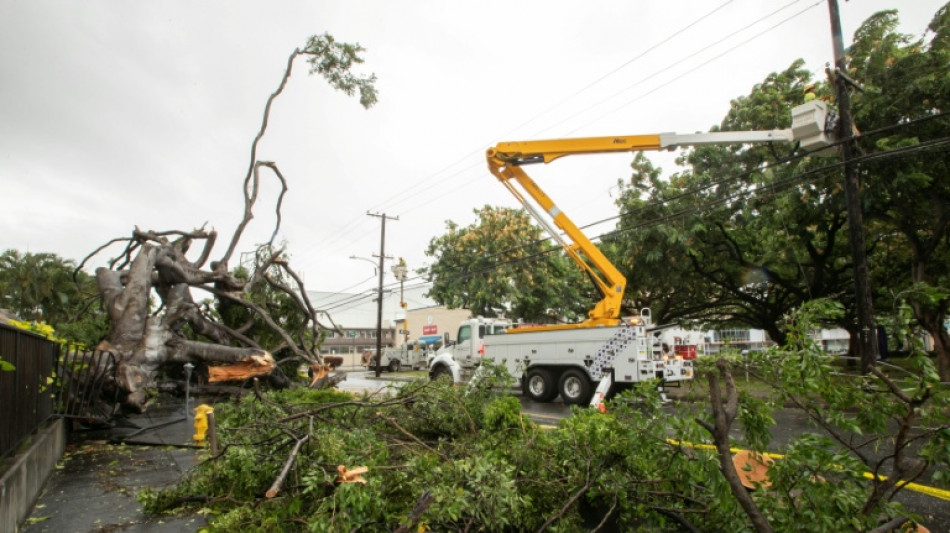  Hawaii's Big Island begins recovery efforts as Hurricane Lala downgrades, moves west 