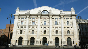 Borsa: Milano si consolida a +1%, lo spread sale a 81 punti base