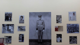 'Ch&aacute;vez vive' no mausol&eacute;u erguido em seu quartel na Venezuela