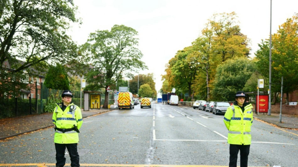 Una de las dos víctimas del ataque a la sinagoga de Mánchester recibió un disparo de la policía