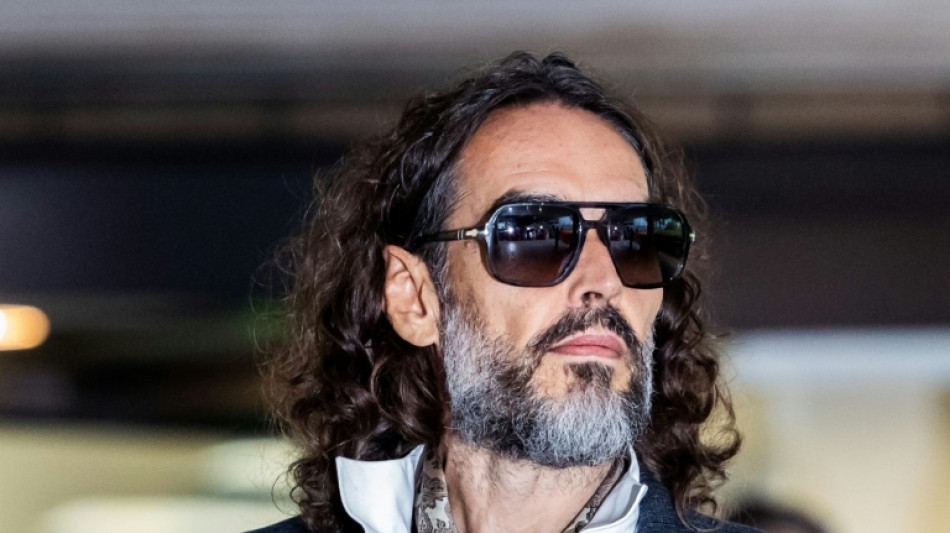  L'ex-com&eacute;dien Russell Brand d&eacute;crit comme un "pr&eacute;dateur sexuel" &agrave; son proc&egrave;s pour viols &agrave; Londres 