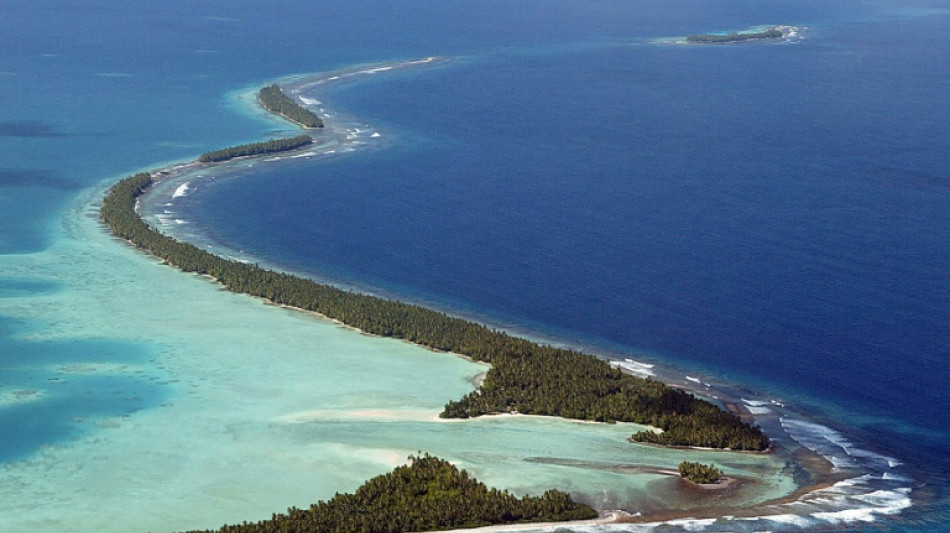  Leaders visit Pacific atoll at frontline of climate change 