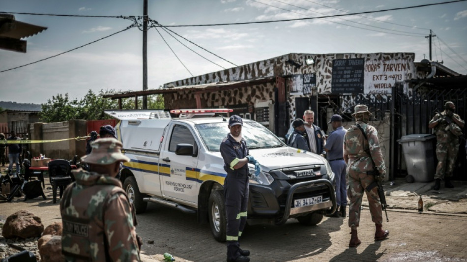  Veintisiete muertos en dos tiroteos en Sud&aacute;frica 