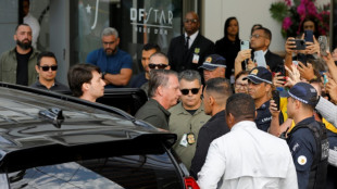Bolsonaro deixa prisão domiciliar para realizar exame médico após ser condenado
