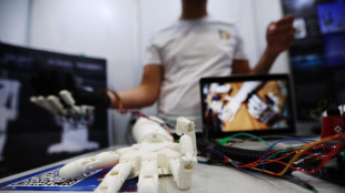 Testato con successo arto robotico 'extra', può sentire il tatto