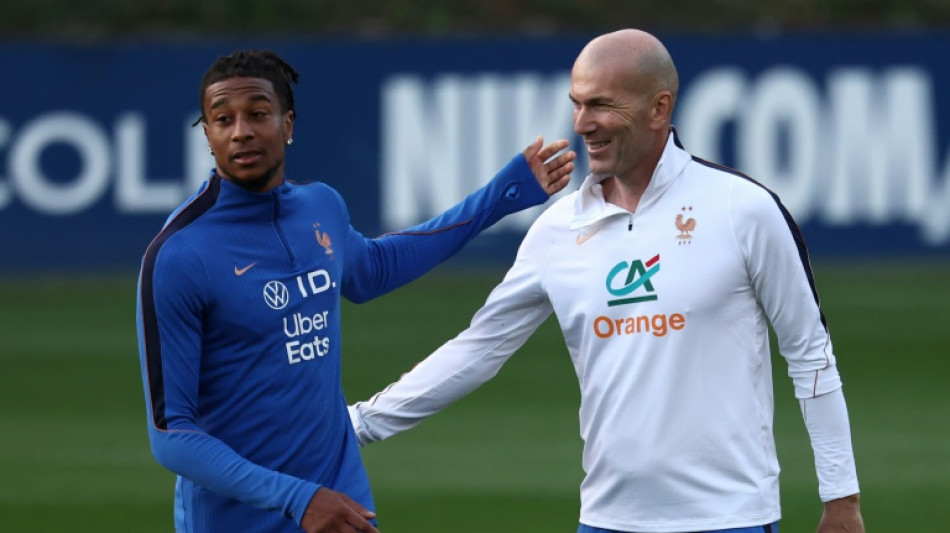  Zidane leads first France training session 