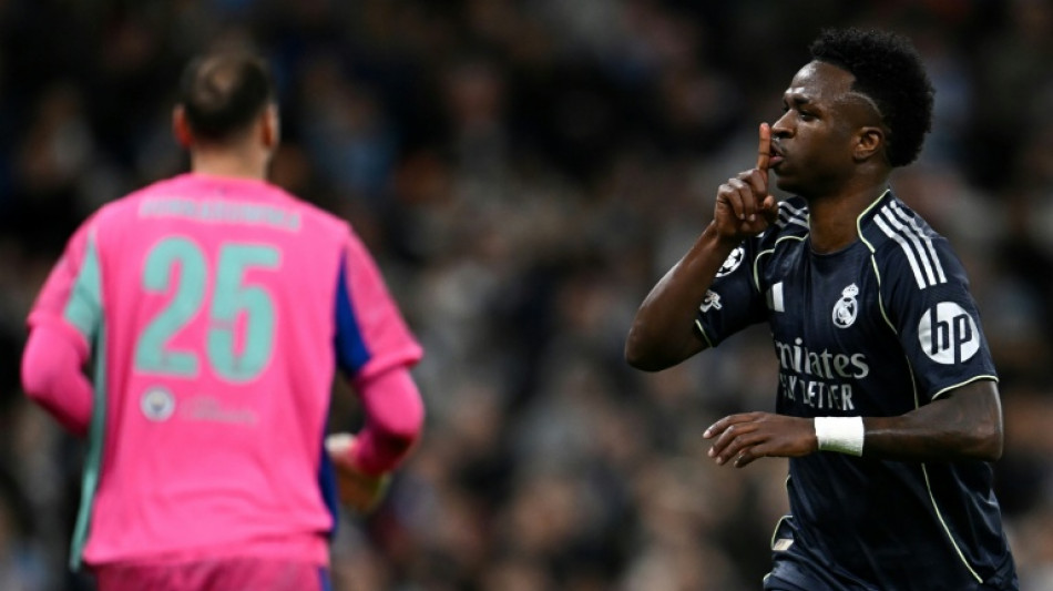  Com dois gols de Vini, Real Madrid volta a vencer City (2-1) e vai &agrave;s quartas da Champions 