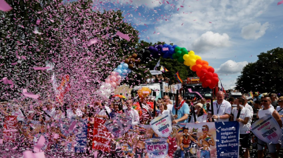  Environ 300.000 personnes &agrave; la marche des fiert&eacute;s de Hambourg, une semaine apr&egrave;s l'attentat &agrave; Berlin 