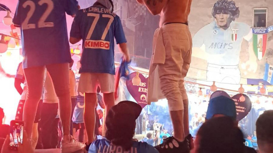 Napoli campione,festa ai Quartieri Spagnoli nel nome di Maradona