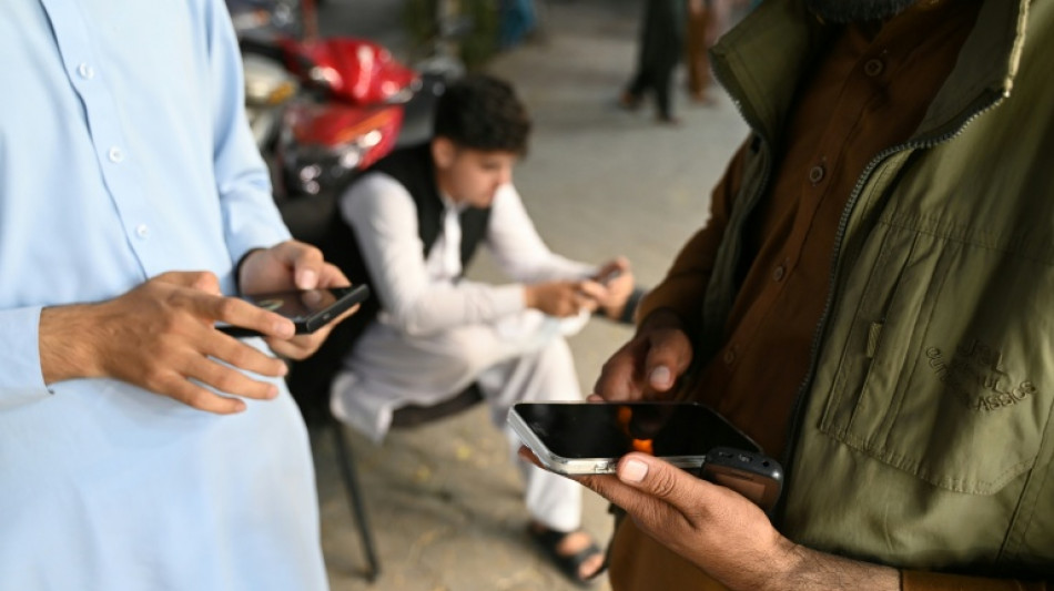  Beamte: Taliban verh&auml;ngen Smartphone-Verbot f&uuml;r Regierungsmitarbeiter 