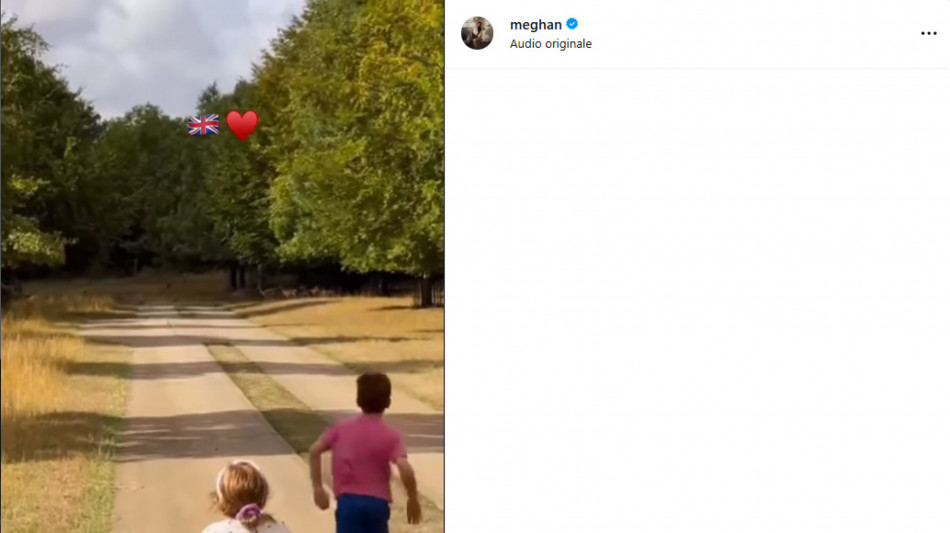  La serenit&agrave; dei Sussex nel primo video in Gb dopo le nuove tensioni col re 