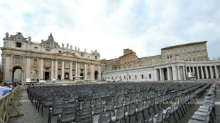 Foule de fid&egrave;les et dirigeants &eacute;trangers &agrave; l'intronisation de L&eacute;on XIV 
