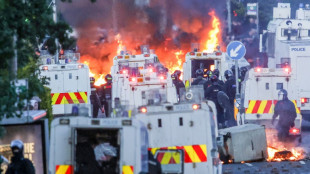 Nouvelle nuit de heurts &agrave; Belfast, Londres condamne des "violences racistes"