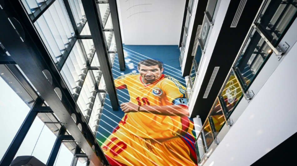 Na 'Academia Hagi', o Maradona dos Cárpatos forma campeões romenos