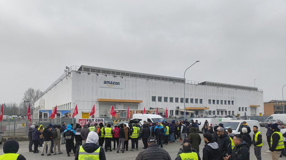 'Danni ai furgoni a carico dei lavoratori', in agitazione appalti Amazon a Bologna