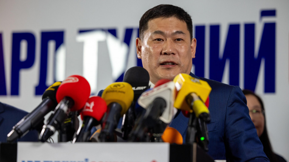 Parlamento Mongolia approva sfiducia, si dimette premier