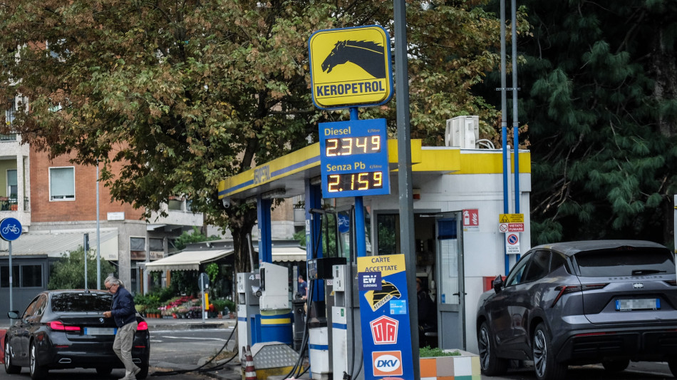  Mimit, prezzi carburanti poco mossi, benzina self a 2,036 euro 
