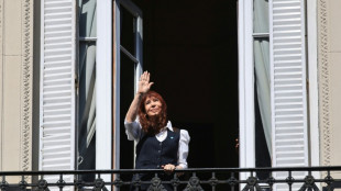 La justicia argentina intima a la expresidenta Kirchner por actos de sus partidarios frente a su casa