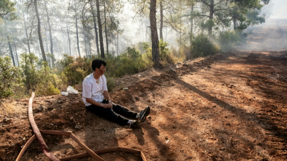  Turkey battles wind-fuelled wildfires on tourist coasts 