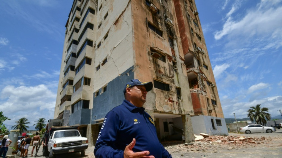  Duplo terremoto deixa quase mil mortos e mais de 50 mil desaparecidos na Venezuela 