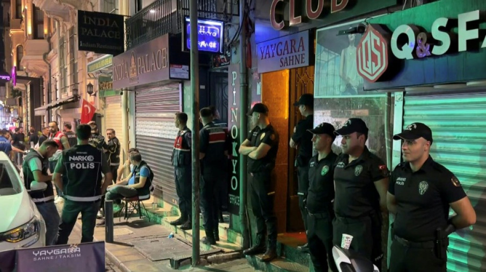 T&uuml;rkei: Zahlreiche Festnahmen bei Razzien in Bars und gegen LGBTQ-Organisationen 