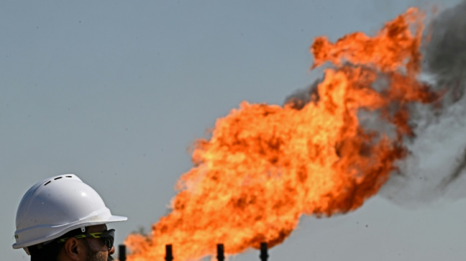  Oil at four-year high, stocks slip after Trump blockade warning 