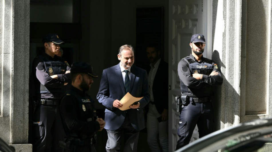  Un exministro espa&ntilde;ol niega malversaci&oacute;n en la compra de mascarillas 
