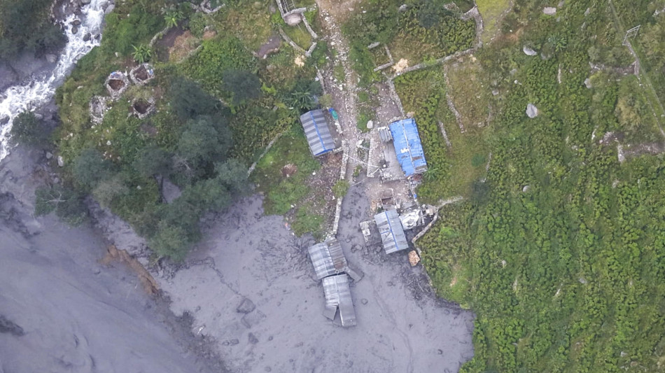  Un'altra alluvione lampo colpisce il Nepal, case spazzate via e villaggi evacuati 