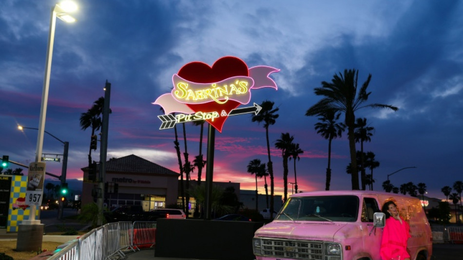  Sabrina Carpenter transforms Coachella into her own 'Sabrinawood' 