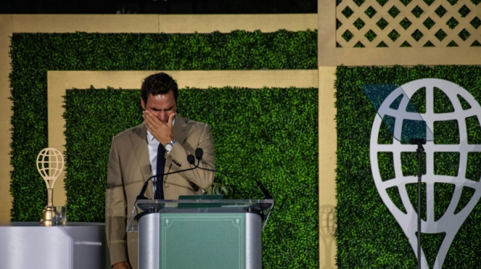  Emotional Federer inducted into tennis Hall of Fame 