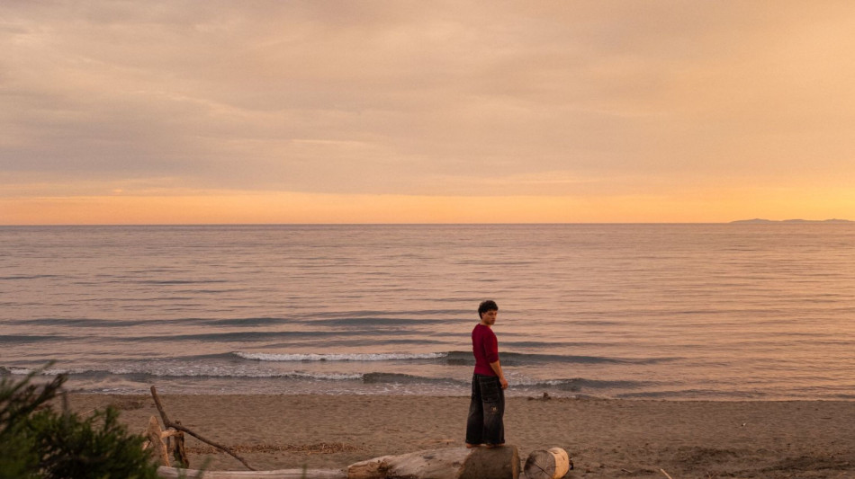 Leo Gassmann torna con il singolo estivo Free Drink