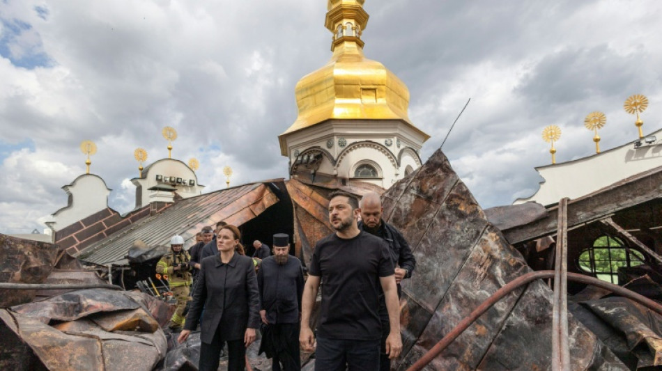  Selenskyj: Russische Drohnen verursachten Brand in Weltkulturerbe-Kathedrale in Kiew 