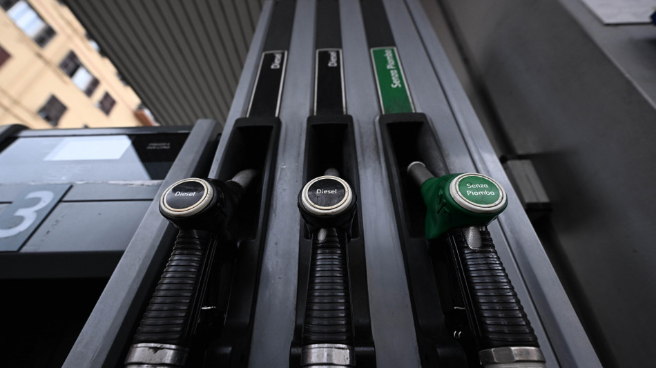  Prezzo del petrolio in calo, Wti scambiato a 87,76 dollari 