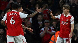 Arsenal vence derby contra o Chelsea (3-1) e recupera liderança na Premier League