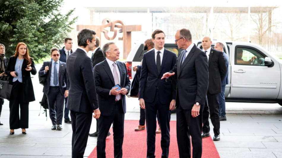  Zelensky se reúne com enviados dos EUA em Berlim para negociar fim do conflito 