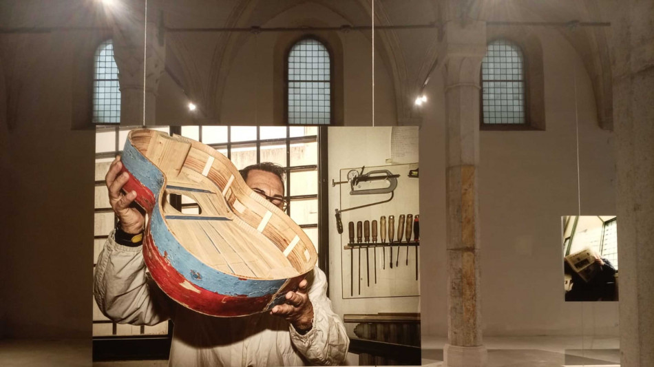  Il legno dei barconi dei migranti diventa musica al Complesso di Donnaregina 