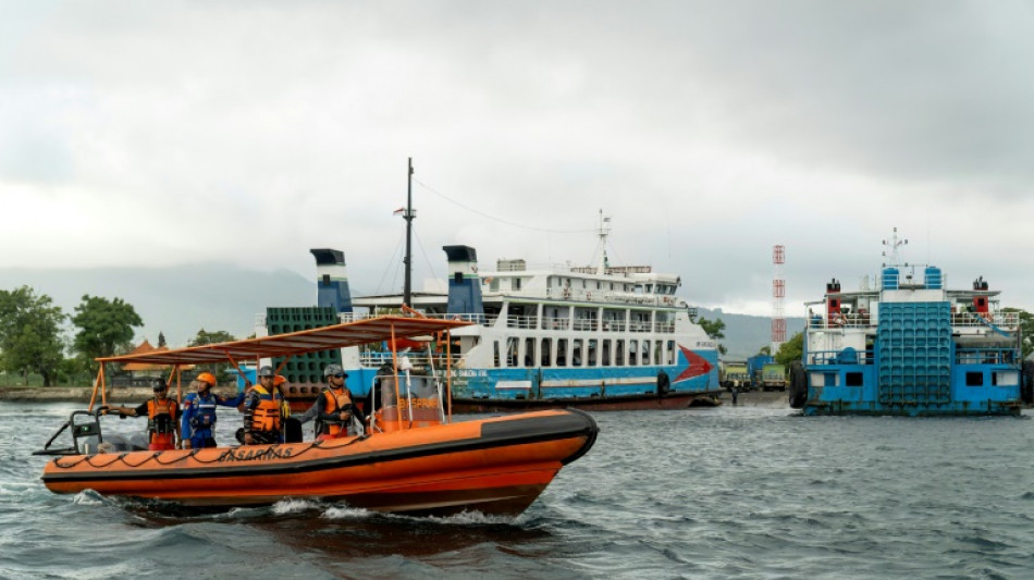 Indon&eacute;sie: reprise des recherches apr&egrave;s le naufrage d'un ferry